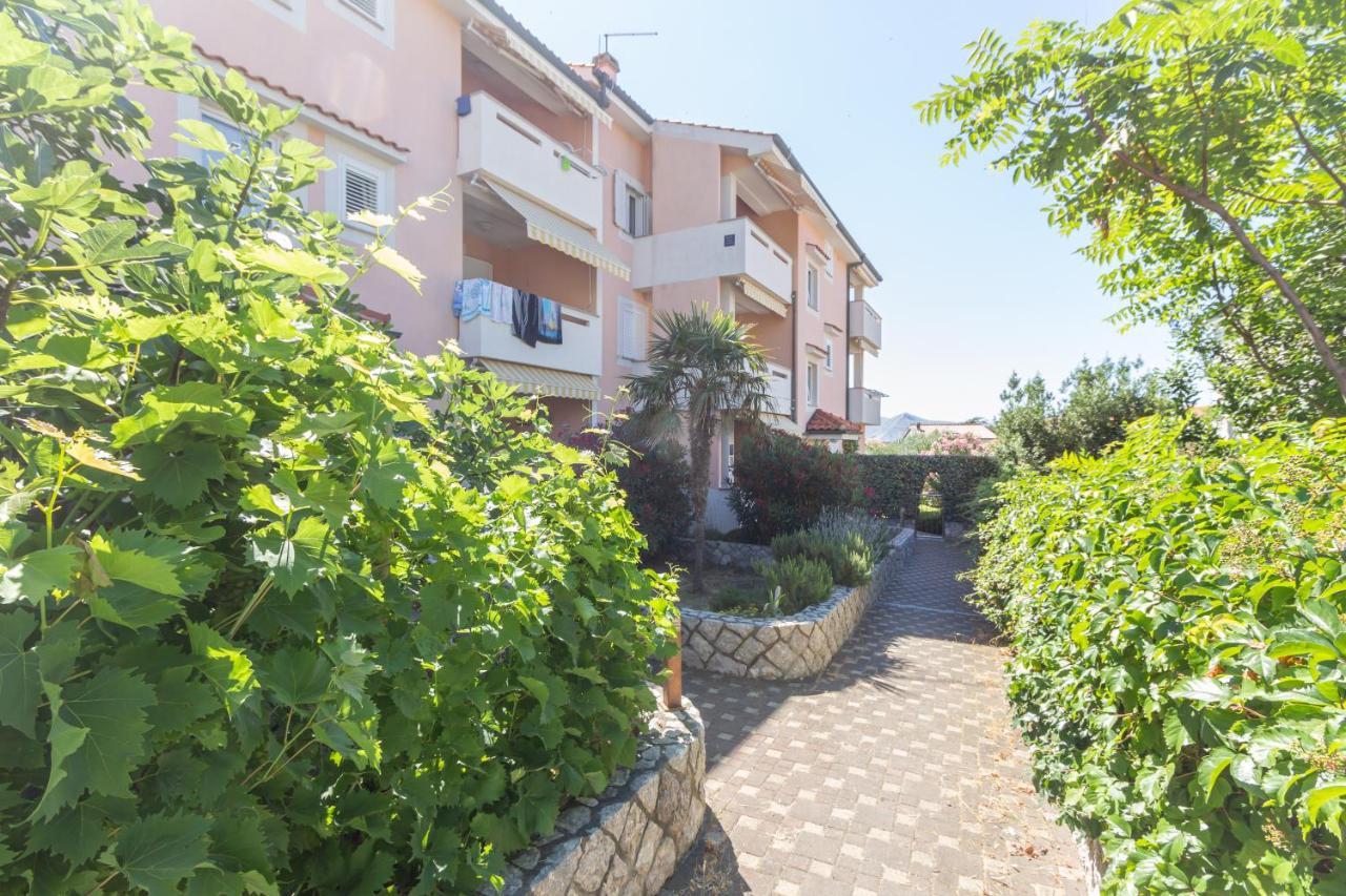 Apartments Ema & Mislav With Terrace Baška Eksteriør bilde