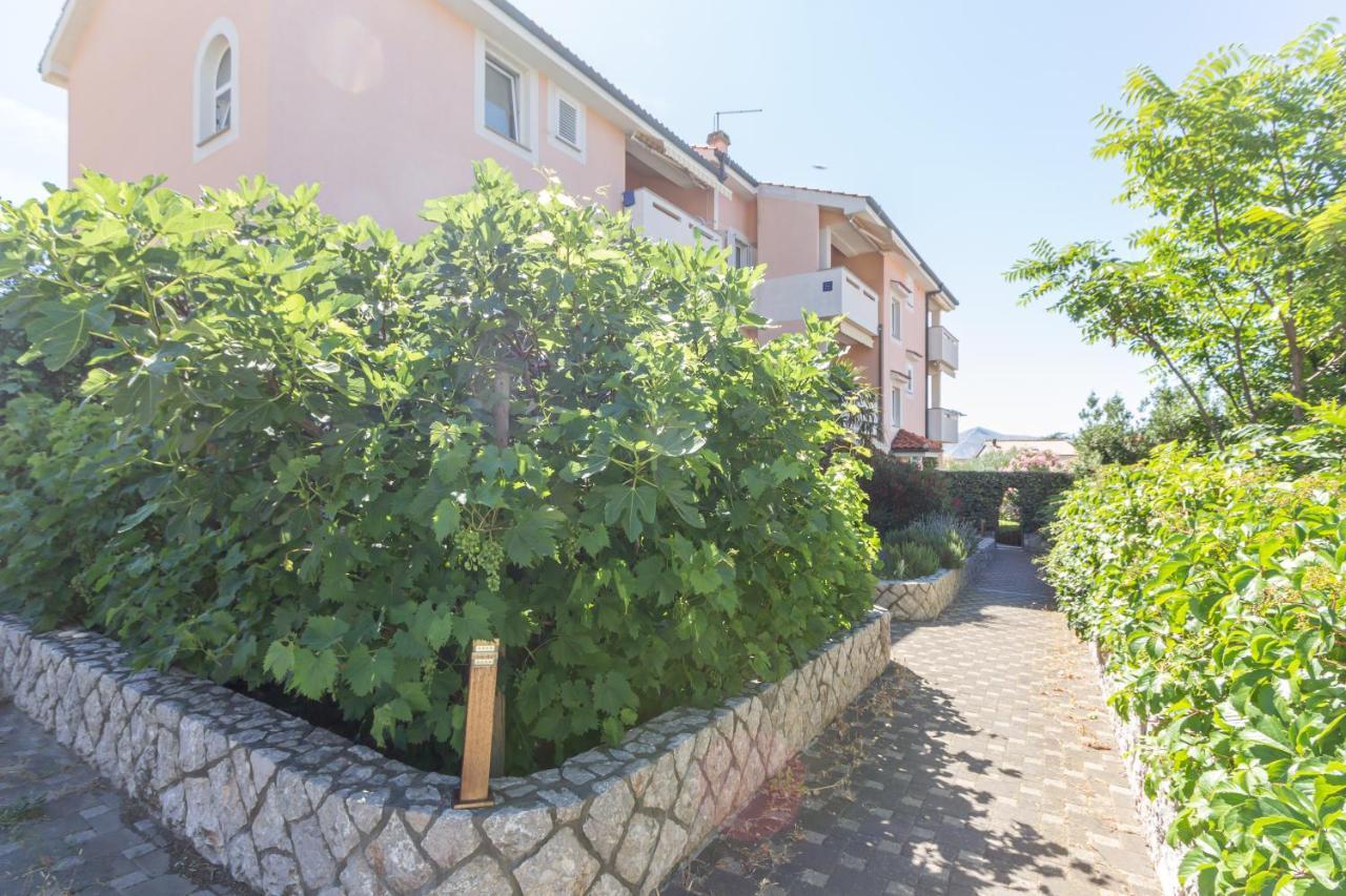 Apartments Ema & Mislav With Terrace Baška Eksteriør bilde